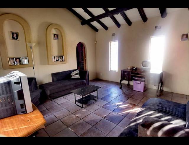 3 BEDROOM HOUSE FOR SALE IN DERSLEY